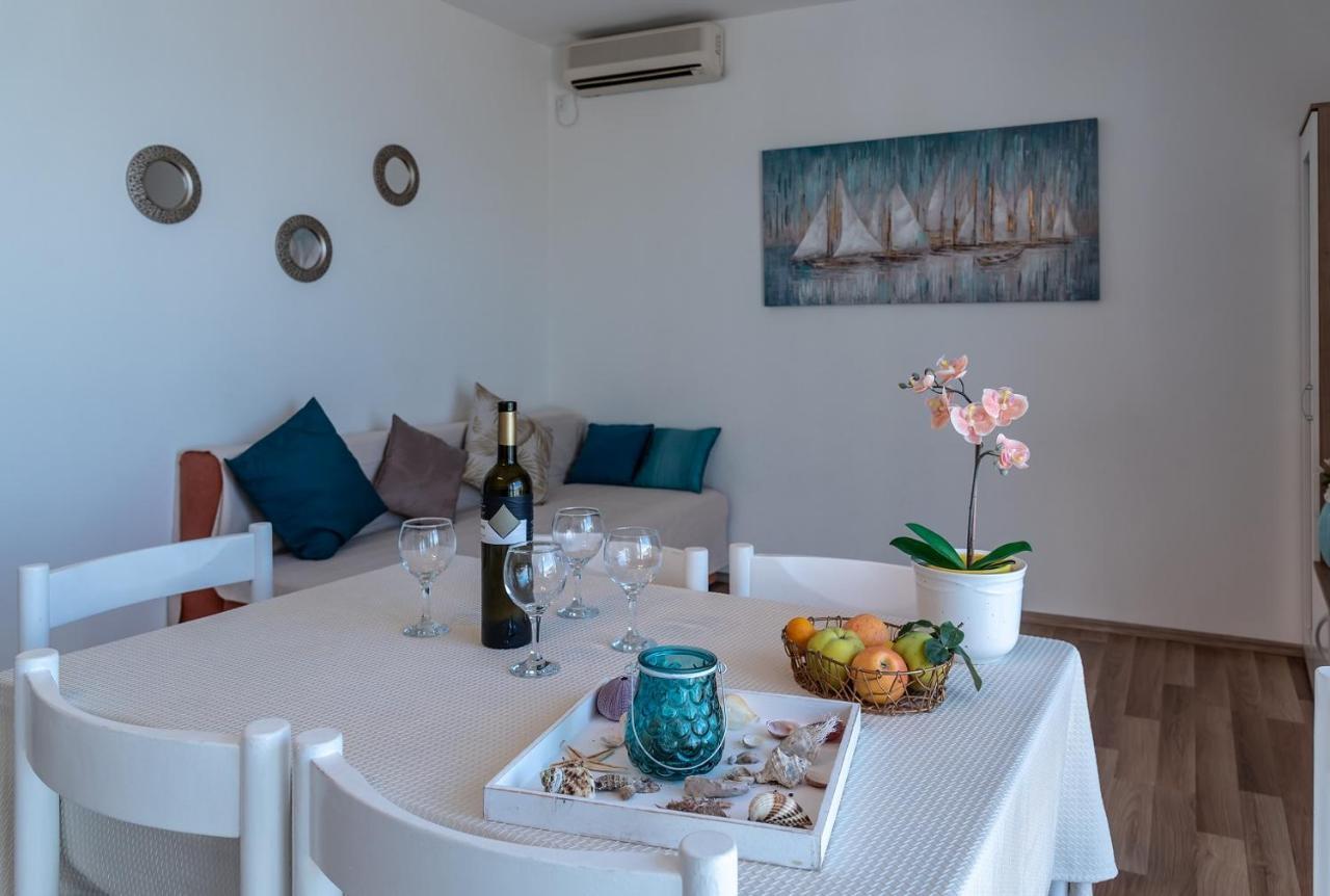 Apartment Bor - On The Beach Malinska Exterior foto