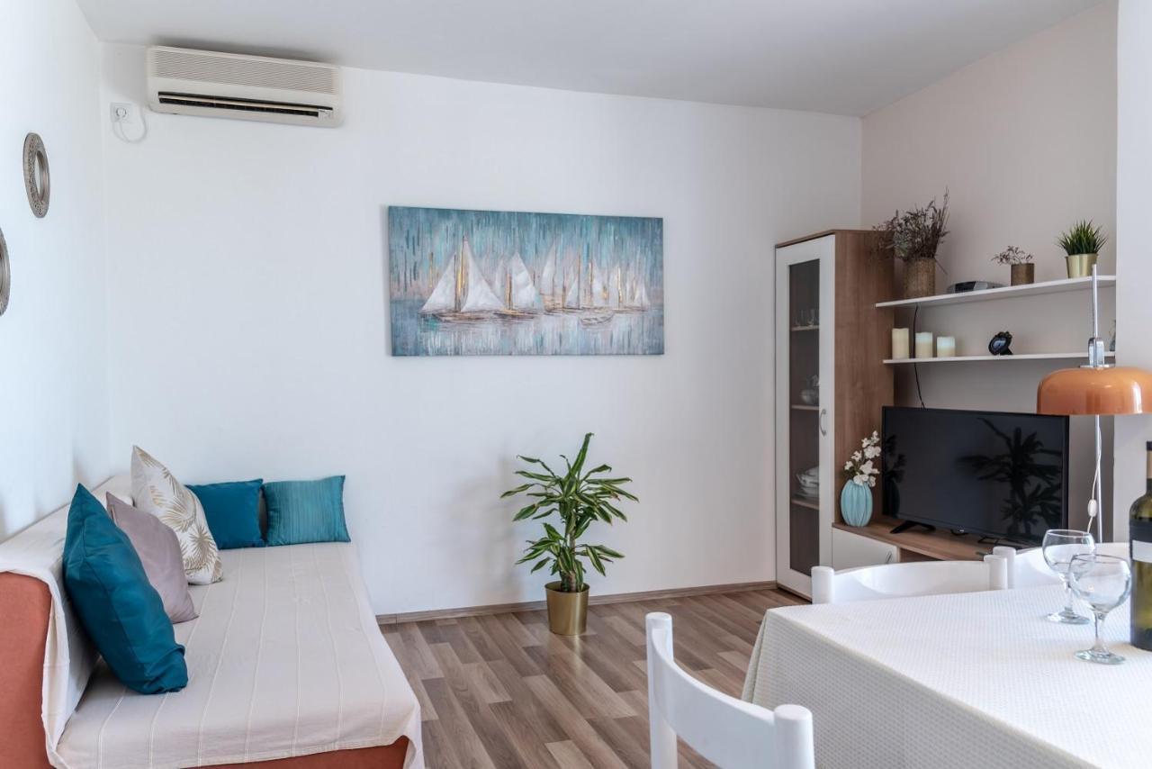 Apartment Bor - On The Beach Malinska Exterior foto